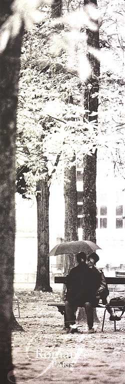 Kissing in Paris